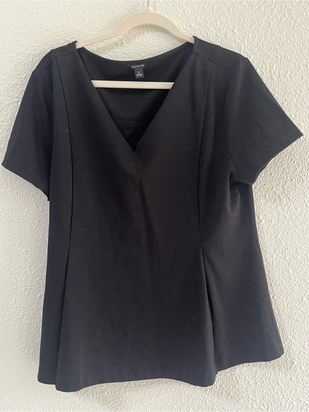 Ann Taylor Black V-Neck Short Sleeve Blouse